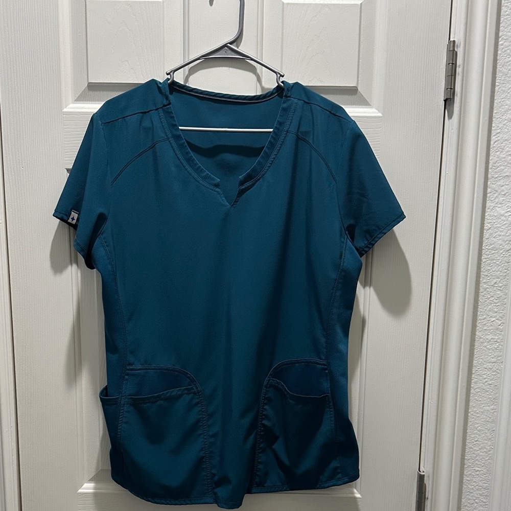 Star scrubs top